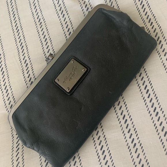 Kenneth Cole Handbags - Kenneth Cole wallet/clutch